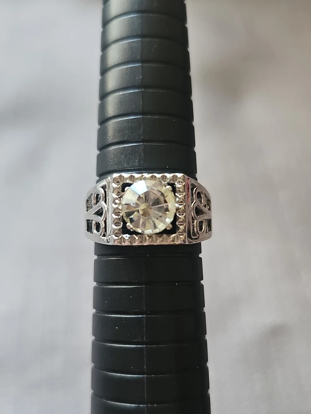Silver Tone Ring With A Clear Stone Size 10